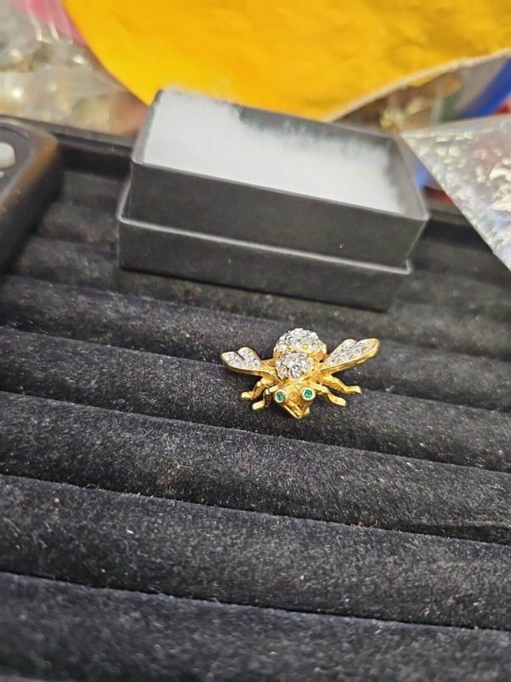 Vintage JOAN RIVERS Gold Tone Clear Rhinestone Green Eyes Bee Pin Brooch  B-2#14